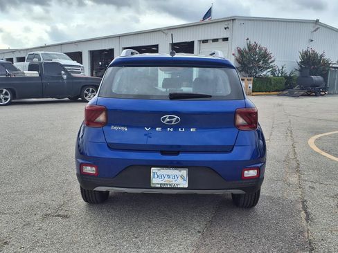 Used 2024 Hyundai Venue Limited FWD image 22