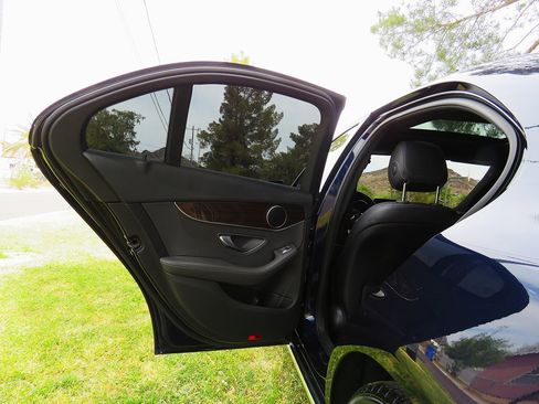 Used 2019 Mercedes-Benz C 300 Sedan w/ Premium Package image 18