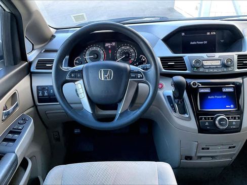 Used 2017 Honda Odyssey SE image 5