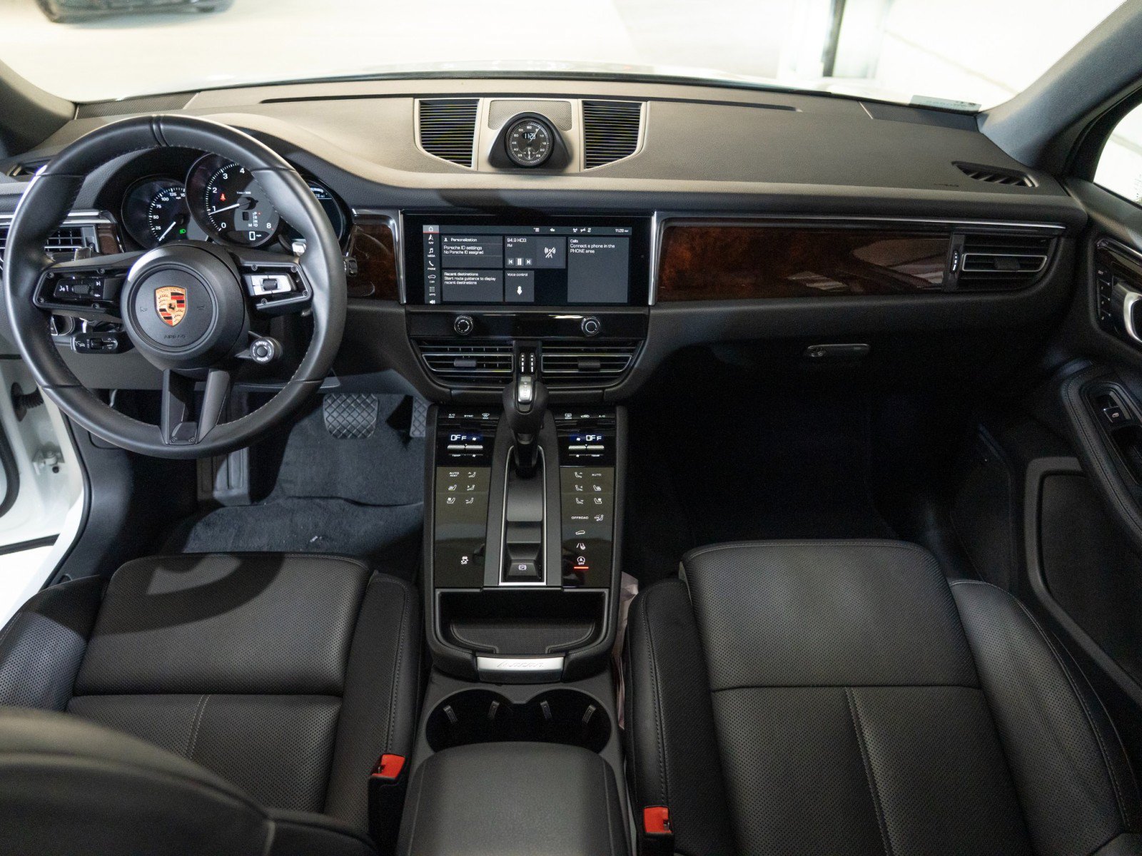 Certified 2026 Porsche Macan AWD/4WD image 23