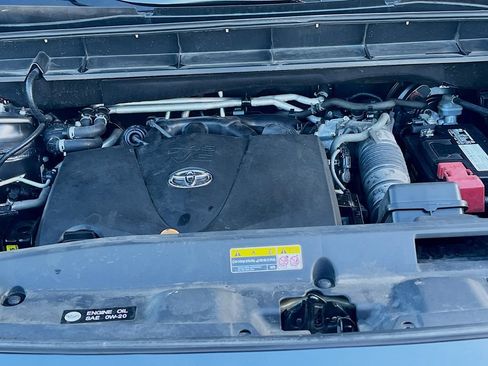 Used 2020 Toyota Highlander XLE AWD/4WD image 32