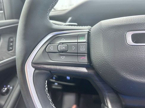 Used 2024 Jeep Grand Cherokee Limited w/ Black Appearance Package image 10