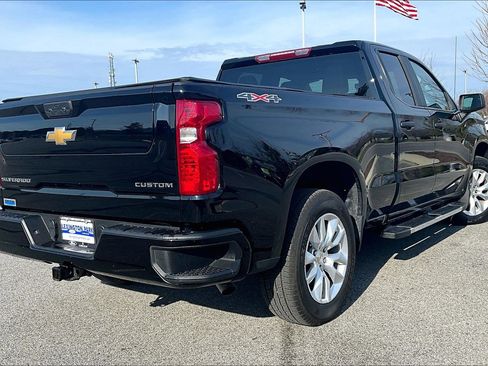 Used 2025 Chevrolet Silverado 1500 Custom image 4