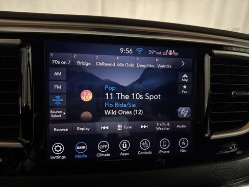 Used 2019 Chrysler Pacifica Touring-L Plus w/ Advanced Safetytec Group FWD image 18