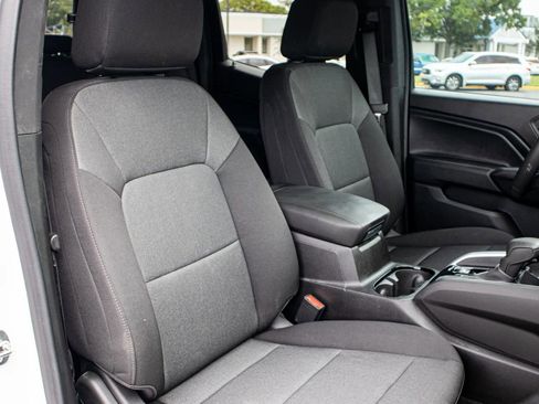 Used 2025 Chevrolet Colorado W/T RWD image 19