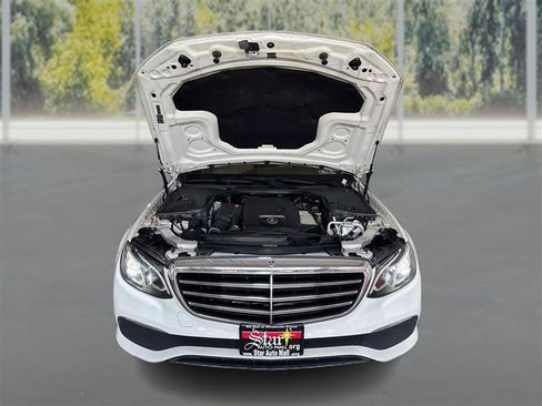 Used 2019 Mercedes-Benz E 300 4MATIC image 11
