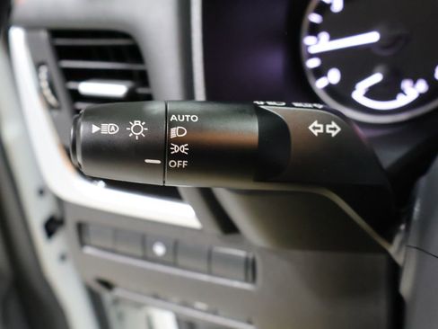 Used 2025 Nissan Rogue SV AWD/4WD image 38