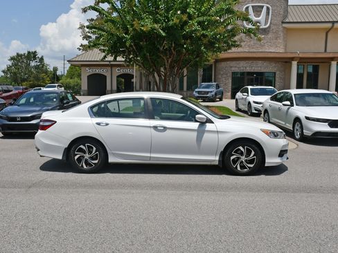 Used 2016 Honda Accord LX image 5