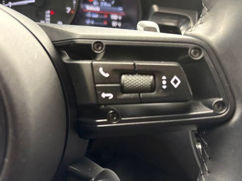 Certified 2024 Porsche Macan AWD/4WD image 37