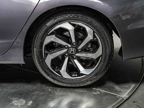 Used 2017 Honda Accord EX image 10