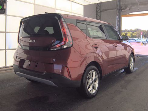 Used 2023 Kia Soul LX w/ LX Technology Package FWD image 7