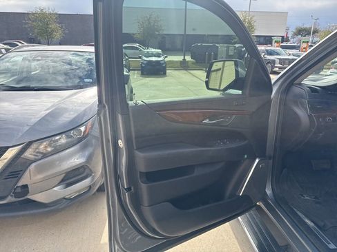Used 2019 Cadillac Escalade Premium Luxury image 25