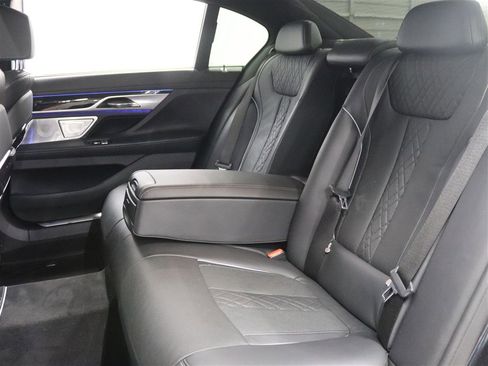 Used 2019 BMW 750i xDrive w/ Executive Package image 11