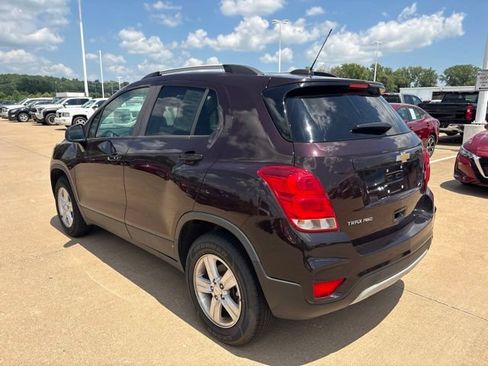 Used 2022 Chevrolet Trax LT w/ LT Convenience Package AWD/4WD image 5