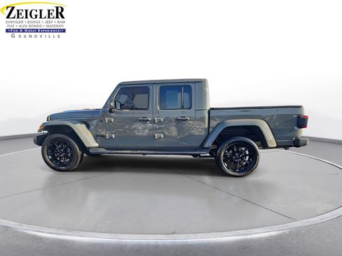 Certified 2022 Jeep Gladiator Overland image 8