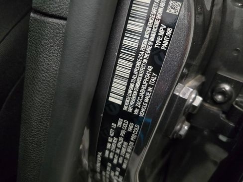 Used 2018 Jeep Renegade Latitude FWD image 13