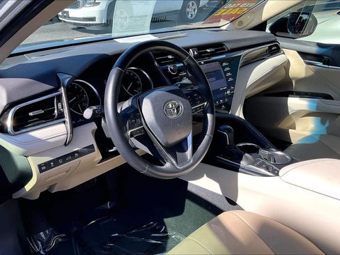 Used 2018 Toyota Camry XLE image 13