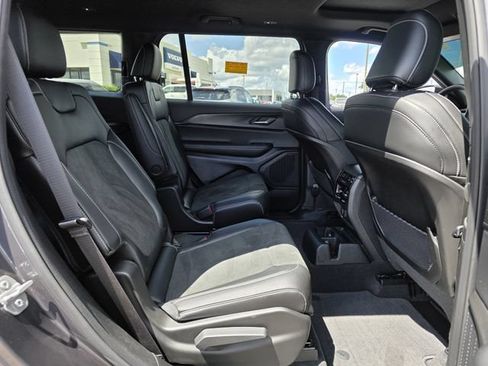 Used 2025 Jeep Grand Cherokee L Altitude AWD/4WD image 31