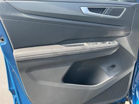 Certified 2025 Volkswagen Atlas Cross Sport SEL R-Line image 16