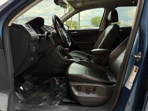 Used 2018 Volkswagen Tiguan SE w/ Panoramic Sunroof Package image 39