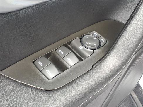 Used 2025 Chevrolet Blazer LT AWD/4WD image 17