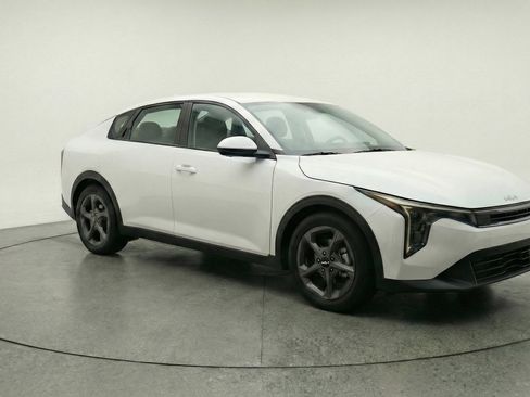 Used 2025 Kia K4 image 1