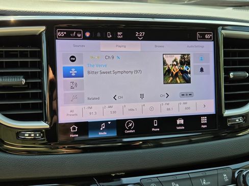 Used 2023 Chrysler Pacifica Touring-L FWD image 26