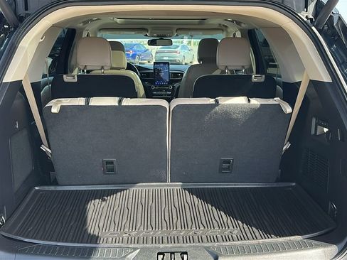 Used 2022 Ford Explorer Limited w/ Limited Technology Package RWD image 37