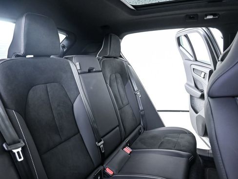 Certified 2025 Volvo XC40 B5 Plus image 23