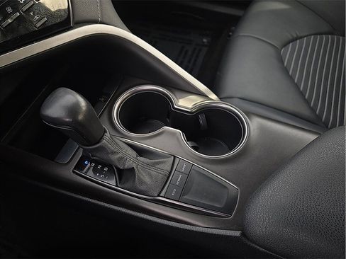 Used 2022 Toyota Camry SE image 20