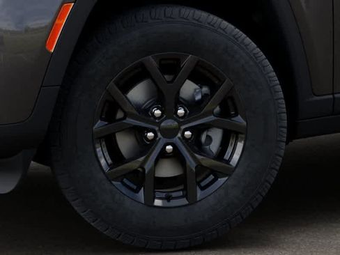 New 2026 Jeep Grand Cherokee Altitude image 8