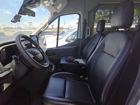 Used 2023 Ford Transit 250 Medium Roof RWD image 5