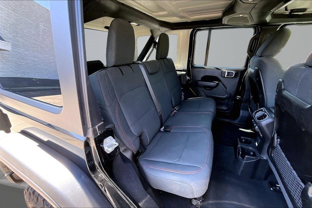 Certified 2025 Jeep Wrangler Unlimited Rubicon w/ Convenience Group AWD/4WD image 17