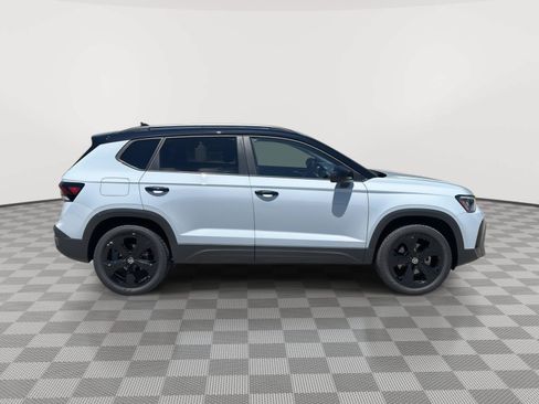 Certified 2025 Volkswagen Taos SE AWD/4WD image 12
