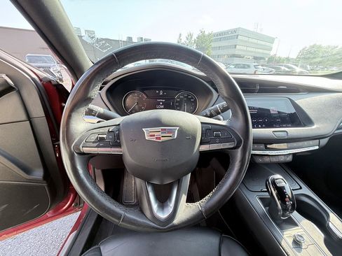 Used 2023 Cadillac XT4 Luxury w/ Cold Weather Package AWD/4WD image 14