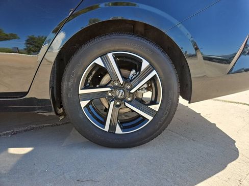 Used 2024 Nissan Sentra SV FWD image 9