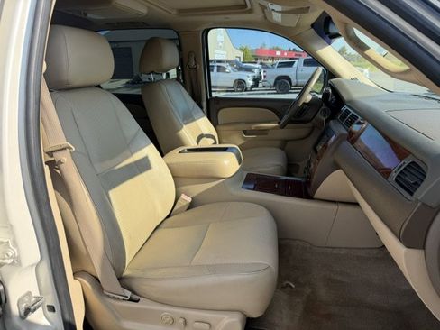 Used 2011 Chevrolet Avalanche LTZ RWD image 9