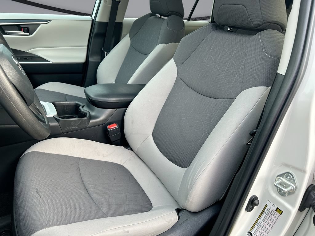 Used 2024 Toyota RAV4 XLE w/ Convenience Package FWD image 11