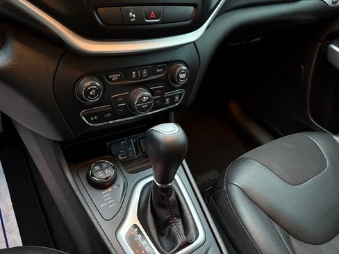 Used 2018 Jeep Cherokee Trailhawk image 28