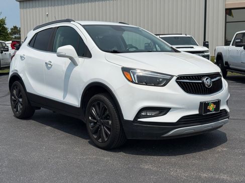 Used 2020 Buick Encore Essence FWD image 2