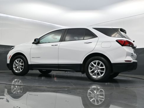Used 2022 Chevrolet Equinox LS w/ LS Convenience Package AWD/4WD image 36