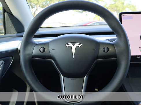 Used 2024 Tesla Model Y 2WD image 11