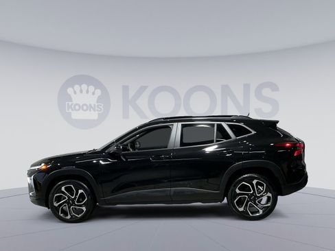 Used 2025 Chevrolet Trax RS w/ Sunroof Package image 13