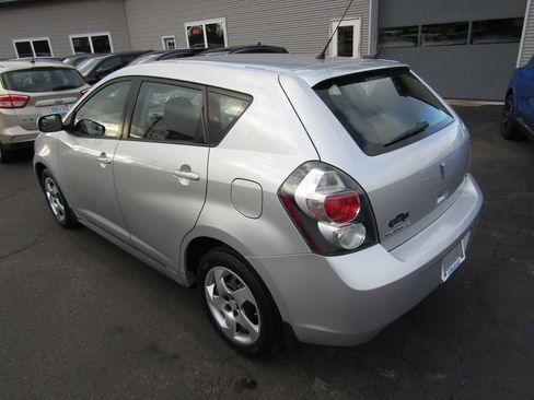 Used 2009 Pontiac Vibe w/ Preferred Package image 3
