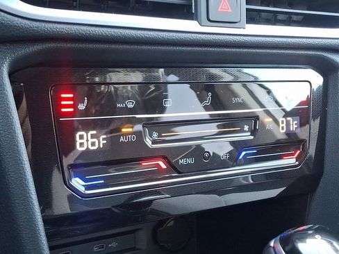 New 2025 Volkswagen Taos SE image 11