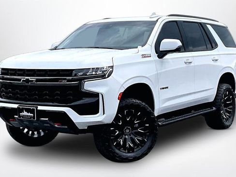 Used 2022 Chevrolet Tahoe Z71 w/ Luxury Package AWD/4WD image 3