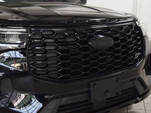 Used 2025 Ford Explorer ST w/ Sun And Sound Package AWD/4WD image 9