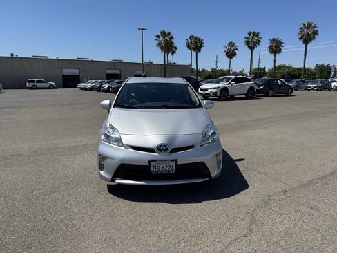 Used 2014 Toyota Prius Two FWD image 4