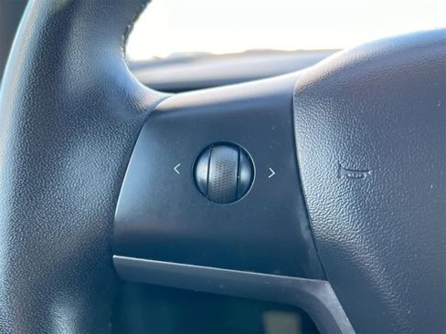 Used 2020 Tesla Model Y Long Range image 23