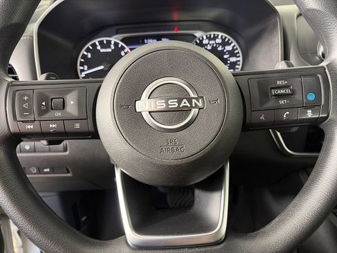 Used 2024 Nissan Rogue SV AWD/4WD image 16